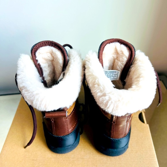 Uggs toddler boots - Picture 2 of 4